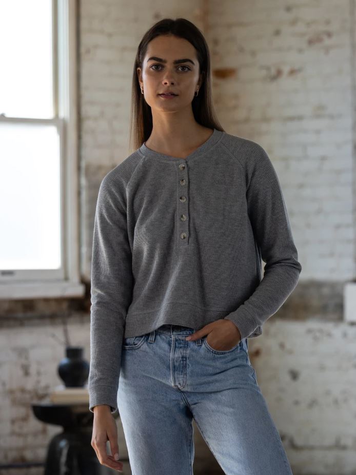 Haut gaufré brossé à manches longues TEAMLTD pour femme (Liquidation)