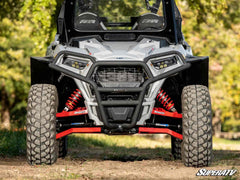 SuperATV Bras triangulaires en caisson à déport avant de 2 po à grand dégagement pour Polaris General/RZR - 1041-7655 (Nº de fabrication : AA-P-RZR900S-WC-BSD-03)